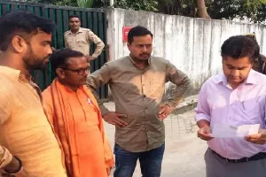 एसडीएम को सौंपा ज्ञापन : निजी भूमि पर हो रहे अवैध खनन पर ग्रामीणों ने खोला मोर्चा