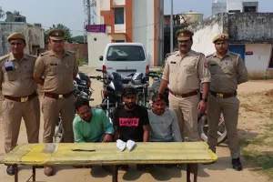 अमरोहा : मुठभेड़ में वाहन चोर गिरोह के तीन सदस्य गिरफ्तार, चोरी की नौ बाइकें भी बरामद