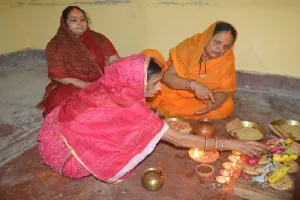 छठ पूजा : रखा खरना, सूर्य को नैवेद्य दे ग्रहण किया प्रसाद