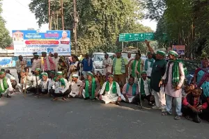 भाकियू ने बौद्ध परिपथ पर लगाया जाम, वाहनों की लगी कतार