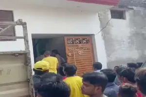 लखनऊ : पत्नी की निर्मम हत्या करने के बाद फंदा लगाकर पति ने दी जान