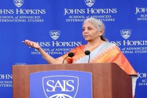 वित्त मंत्री निर्मला सीतारमण बोलीं- स्वदेशी है भारत का 5जी, दूसरे देशों को भी दे सकते हैं सेवाएं