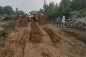 खबर का असर : वैकल्पिक मार्ग के लिए शुरू हुआ निर्माण