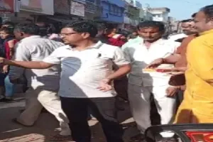 सम्मान समारोह : दीपोत्सव पर सम्मानित होने पर भावुक हुए सफाईकर्मी