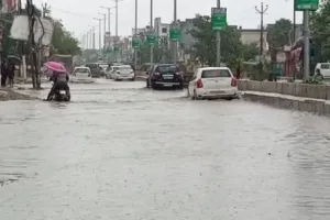 बरेली: आफत की बारिश का आगाज…सड़कें बनी तालाब, घरों में घुसा पानी, जनजीवन प्रभावित