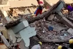 गुरुग्राम: उद्योग विहार फेज-1 में इमारत ढही, एक की मौत, रेस्क्यू जारी, हादसे की जांच के लिए बनी कमेटी