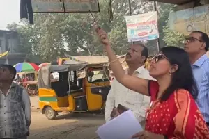 बरेली: किला पुल पर आया क्रैक, भारी वाहन चलने पर लगेगी रोक, मंडलायुक्त ने किया निरीक्षण