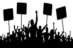 काशीपुर: छात्र की मौत के मामले में कॉलेज प्रशासन पर कार्रवाई की मांग को लेकर  लोगों का प्रदर्शन