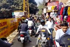 बरेली: स्मार्ट सिटी के विकास कार्य बने जनता के लिए मुसीबत, जाम और गड्ढों से लोगों का हाल बेहाल