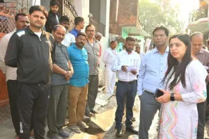 बांदा: डीएम ने डेंगू प्रभावित मोहल्लों का निरीक्षण कर दिए सख्त निर्देश