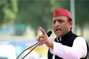 मैनपुरी में अखिलेश ने किया प्रचार, बोले- हमारे बनाये स्टेडियम में ही योगी सरकार ने ली शपथ 