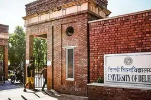 ABVP ने सेमेस्टर परीक्षा के रिजल्ट में देरी को लेकर DU के लॉ फैकल्टी में किया प्रदर्शन