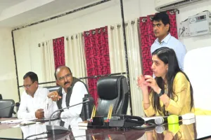 बांदा: डीएम ने डेंगू प्रभावित क्षेत्रों में प्रतिदिन सफाई व फॉगिंग कराने के दिए निर्देश