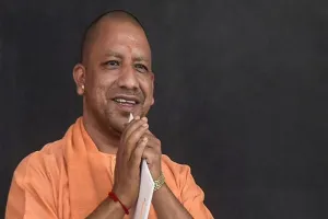 झांसी पहुंचे सीएम योगी, देंगे करोड़ों की सौगात