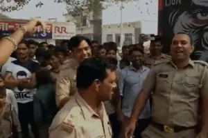 अमरोहा: थाने में पार्टी में थिरके पुलिसकर्मी, फरियादी हुए परेशान