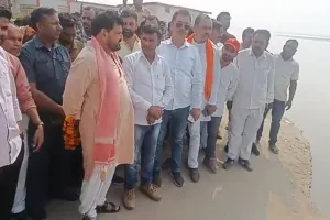 बहराइच: कटान पर सांसद के सवालों का जवाब नहीं दे सके अधिकारी