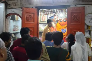 बरेली: चंद्रग्रहण के बाद मंदिरों के खुले कपाट, गूंजी शंखध्वनि
