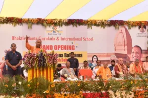 मथुरा: दुर्घटना के साथ दंगे का कारण बन रहा निरााश्रित गौवंश- सीएम योगी