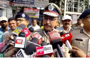 बरेली: एडीजी राजकुमार ने यातायात माह का किया शुभारंभ, निकाली जागरूकता रैली