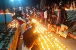 दीपोत्सव को लेकर लोगों में दिखा उत्साह, दो लाख से ज्यादा दीपों से जगमगाया दलपत सागर