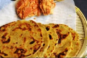 Kitchen Hacks: ठंड में जरूर खाएं लजीज और हेल्दी मसाला गुड़ के पराठे, जानें आसान Recipe