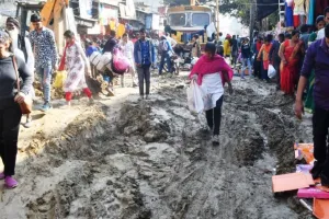 बरेली: वाहन से कुतुबखाना आने के सभी रास्ते बंद, गलियों में लगा जाम