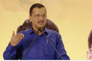 Gujarat Elections: केजरीवाल ने कहा- सूरत को बनाएंगे वस्त्र उत्पादन केंद्र, कारोबारियों को सौगात देने का वादा