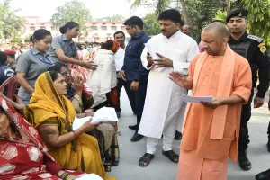 गोरखपुर: सीएम ने जनता दर्शन में सुनी समस्याएं, दिए निर्देश