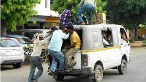 काशीपुर: तहसीलदार ने छोटा हाथी से सवारी उतार रोडवेज में बैठाईं