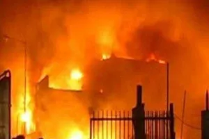 जसपुर: फैक्ट्री में लगी आग, एक जिंदगी हुई खाक, दो की हालत गंभीर