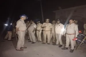 गोंडा: भवन निर्माण को रोकने गए पुलिसकर्मियों पर हमला, चार घायल