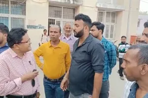 अयोध्या: अस्पताल में जल्दी अल्ट्रासाउंड कराने के नाम पर इंटर्न ने लिए 200 रुपये, जमकर हुई पिटाई