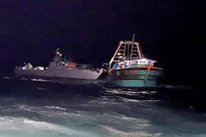 श्रीलंकाई नौसेना ने भारतीय मछुआरों पर किया हमला, 14 लोग गिरफ्तार 