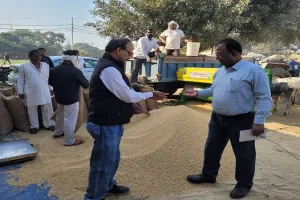 मुरादाबाद :  नोडल अपर आयुक्त ने धान खरीद में शिथिलता बरतने वाली एजेंसियों के प्रभारियों को लगाई फटकार