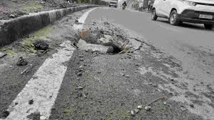 नैनीताल: सीवर लाइन ठीक करने के बाद सड़क मार्ग नहीं किया गया ठीक, लोगों को हो रही परेशानी