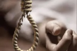 बांदा: आर्थिक तंगी से परेशान युवक ने फांसी लगाकर दी जान, परिजनों में कोहराम  