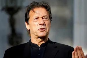 अपनी जान पर खतरे के बावजूद विशाल रैली को संबोधित करने के लिए अडिग हूं : इमरान खान 