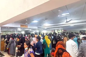 लखनऊ में बुखार के तेजी से बढ़ रहे मरीज, अस्पतालों में जुट रही मरीजों की भीड़