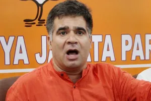 ‘द कश्मीर फाइल्स’ पर टिप्पणी को लेकर रैना ने इजराइली फिल्मकार पर साधा निशाना, कहा- पहले उन्हें कश्मीरी पंडितों... 