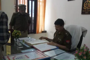 बरेली: नगर निकाय चुनाव को लेकर अलर्ट, SP ग्रामीण ने किया देवरनियां कोतवाली का निरीक्षण,  हिस्ट्रीशीटरों का रिकॉर्ड खंगाला