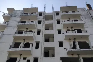 लखनऊ: एलडीए ने शुरू की यजदान बिल्डर्स की सात मंजिला इमारत को जमींदोज करने की कार्रवाई