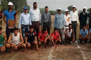 बांदा: मंडलीय माध्यमिक विद्यालय क्रीड़ा प्रतियोगिता में प्रतिभागियों ने गाड़े झंडे
