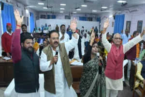 लखनऊ: नगर निगम में शुरू हुआ सदन, वार्ड आरक्षण पर पार्षदों ने किया हंगामा