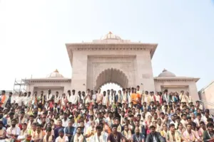 वाराणसी: बाबा विश्वनाथ और माता अन्नपूर्णा के दरबार में तमिल छात्रों ने लगाई हाजिरी