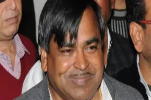 पूर्व मंत्री गायत्री प्रसाद प्रजापति के बेटे पर दर्ज हुआ एफआईआर, जानें मामला