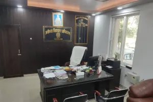 अमृत विचार पड़ताल: देर से आना जल्दी जाना, ऐ साहब ये ठीक नहीं.. 