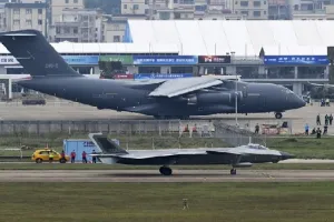 हथियारों के वैश्विक व्यापार में दबदबा बनाने के लिए चीन ने एयर शो में किया प्रदर्शन