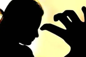 बांदा: घर में घुसकर भांजे ने मामी को पहले छेड़ा, विरोध करने पर पीटा