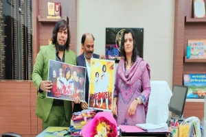 रायबरेली: फिल्म के अभिनेता गौरव कुमार ने की डीएम से मुलाकात, फिल्म प्रमोशन में मांगी मदद 