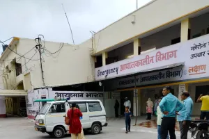  बरेली: मरीजों के साथ हो रहा खिलवाड़,  जिला अस्पताल के कर्मचारियों की शह पर चल रहा खेल